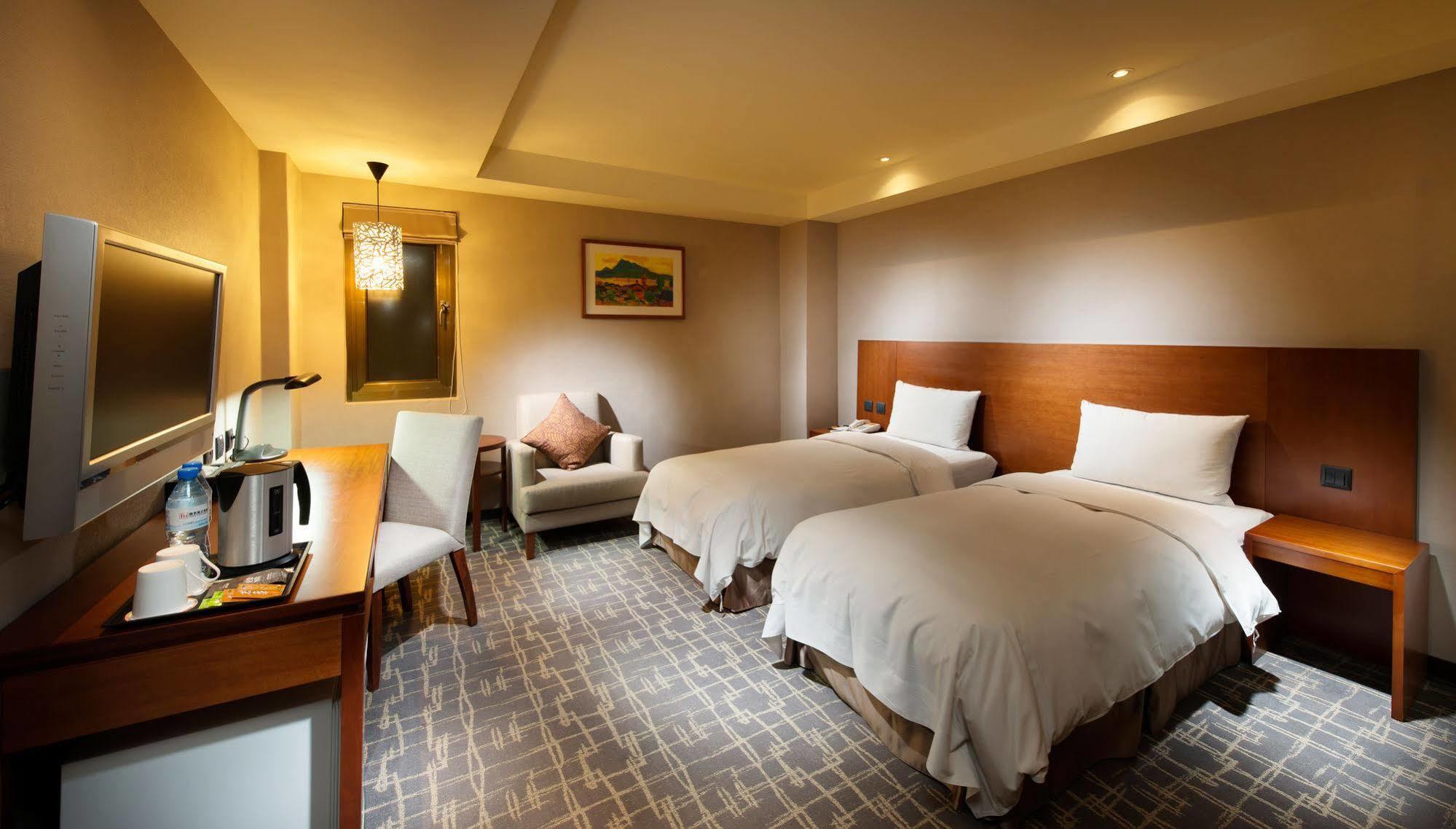 Rich & Free Hotel - Kaifeng 富逸旅趣-北車開封館 Taipei Exterior photo