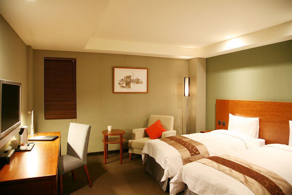 Rich & Free Hotel - Kaifeng 富逸旅趣-北車開封館 Taipei Exterior photo