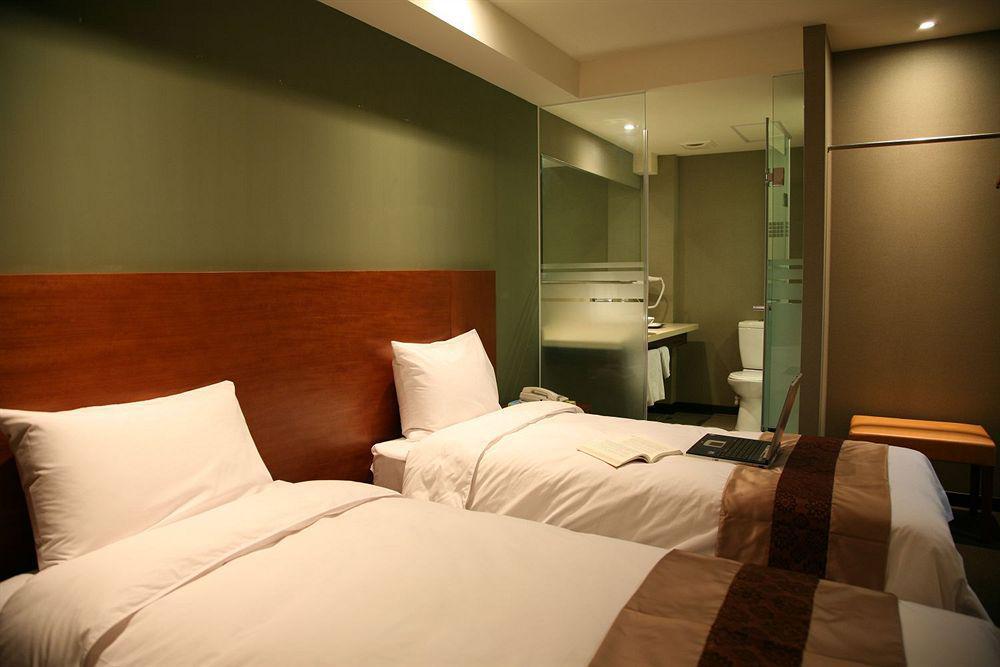 Rich & Free Hotel - Kaifeng 富逸旅趣-北車開封館 Taipei Exterior photo